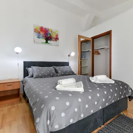 Sunset Puntamika 아파트 *