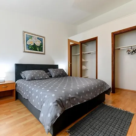 Sunset Puntamika 아파트