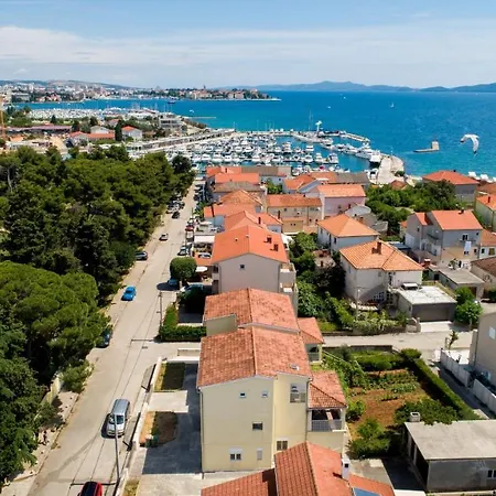 아파트 Sunset Puntamika