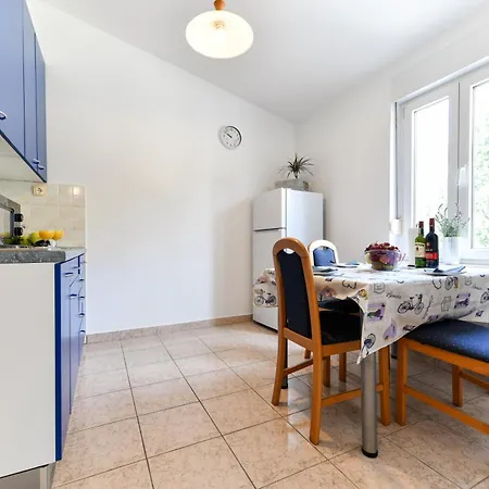 아파트 Sunset Puntamika